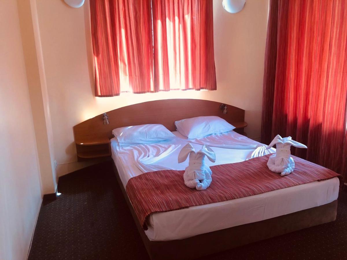 Family Hotel Deja Vu Ravda Exteriér fotografie